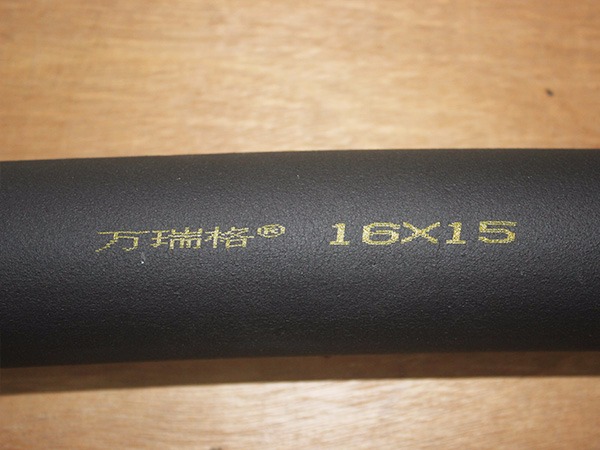 黑色橡塑保温管